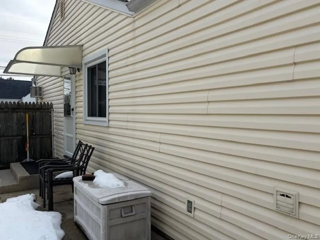 47 Sherbrooke Road Lindenhurst NY 11757