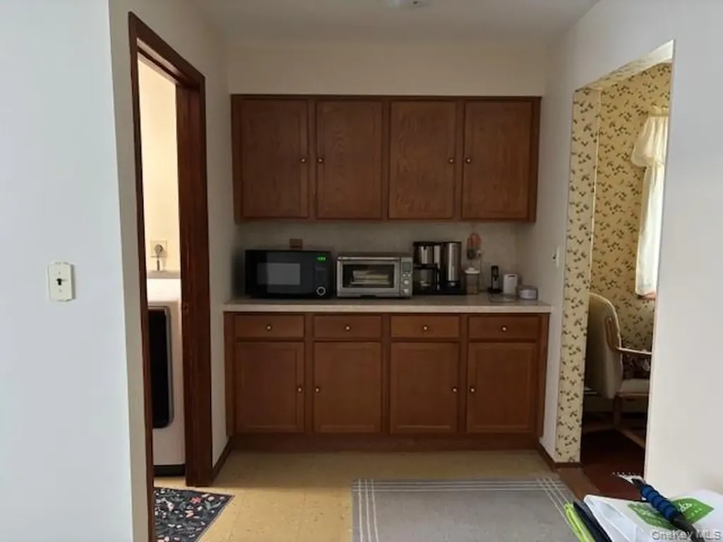 47 Sherbrooke Road Lindenhurst NY 11757