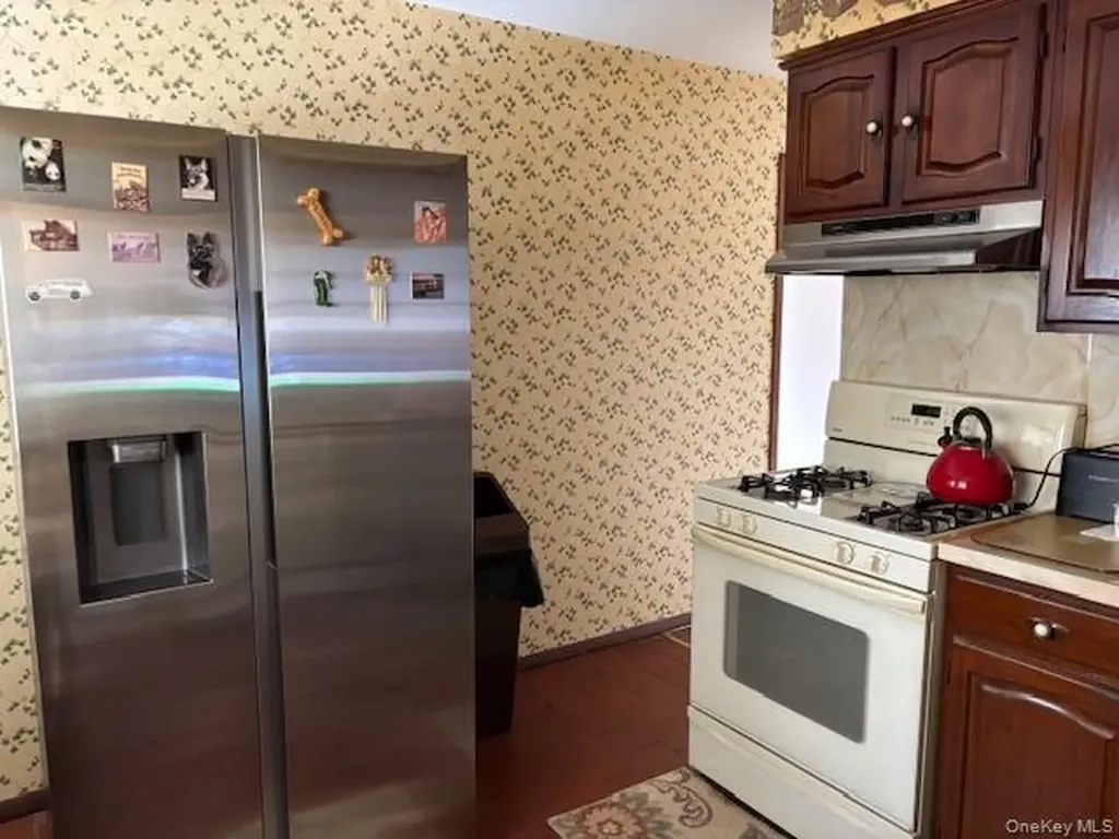 47 Sherbrooke Road Lindenhurst NY 11757