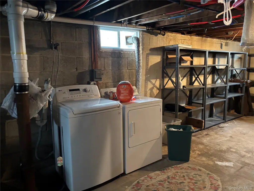33 Lakewood Avenue Ronkonkoma NY 11779