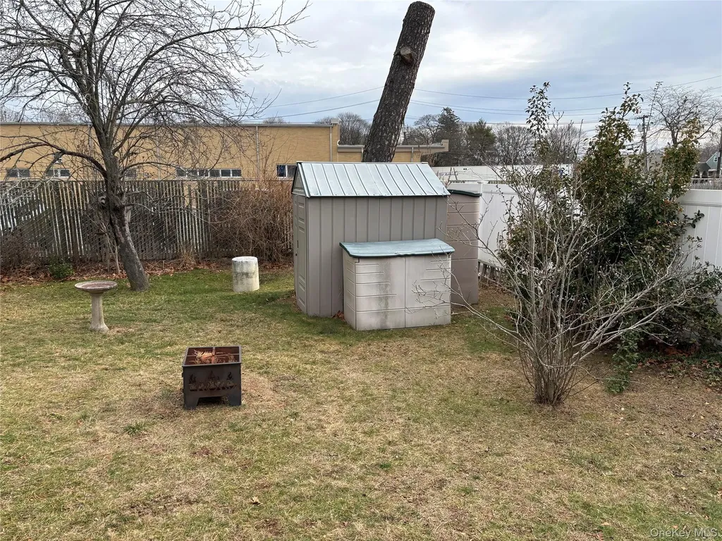 33 Lakewood Avenue Ronkonkoma NY 11779