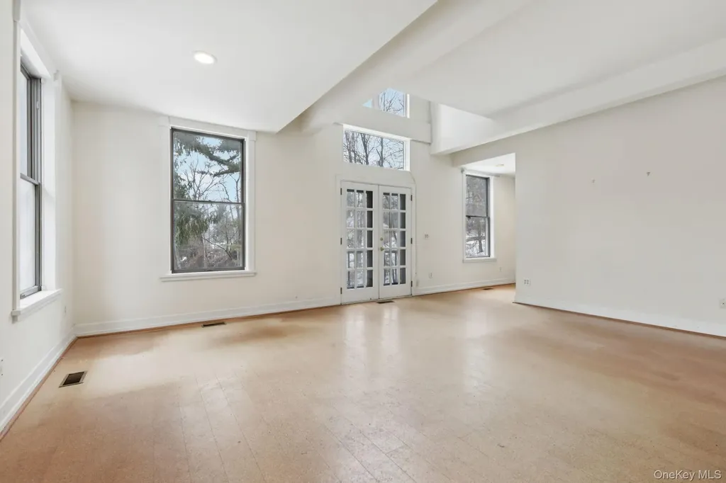 32 E Lake Stable Road Tuxedo Park NY 10987