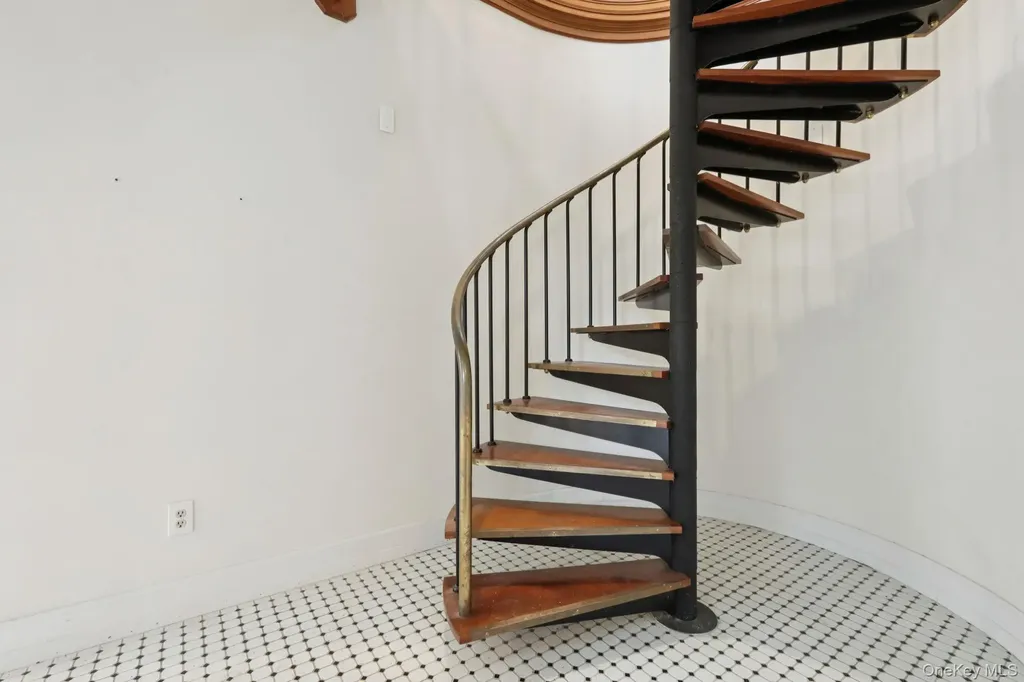 32 E Lake Stable Road Tuxedo Park NY 10987
