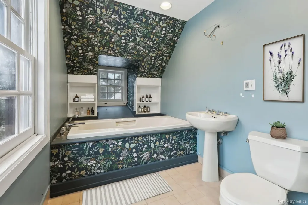 32 E Lake Stable Road Tuxedo Park NY 10987