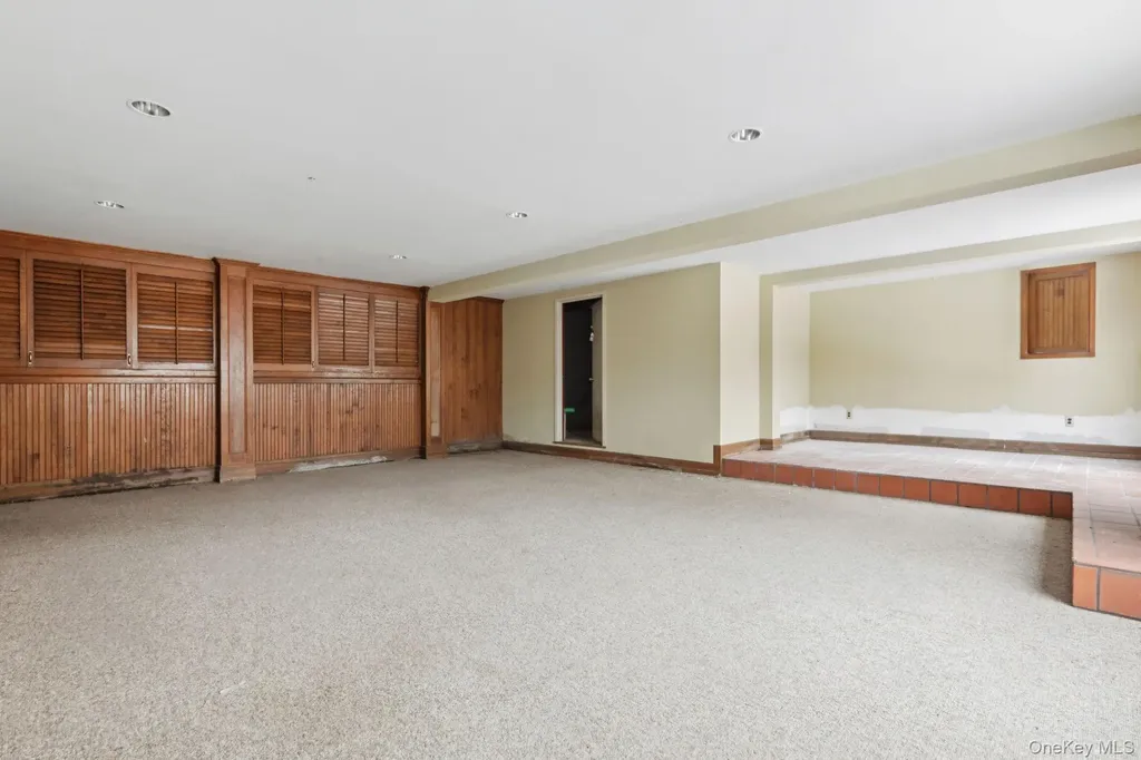 32 E Lake Stable Road Tuxedo Park NY 10987