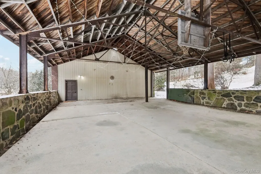 32 E Lake Stable Road Tuxedo Park NY 10987