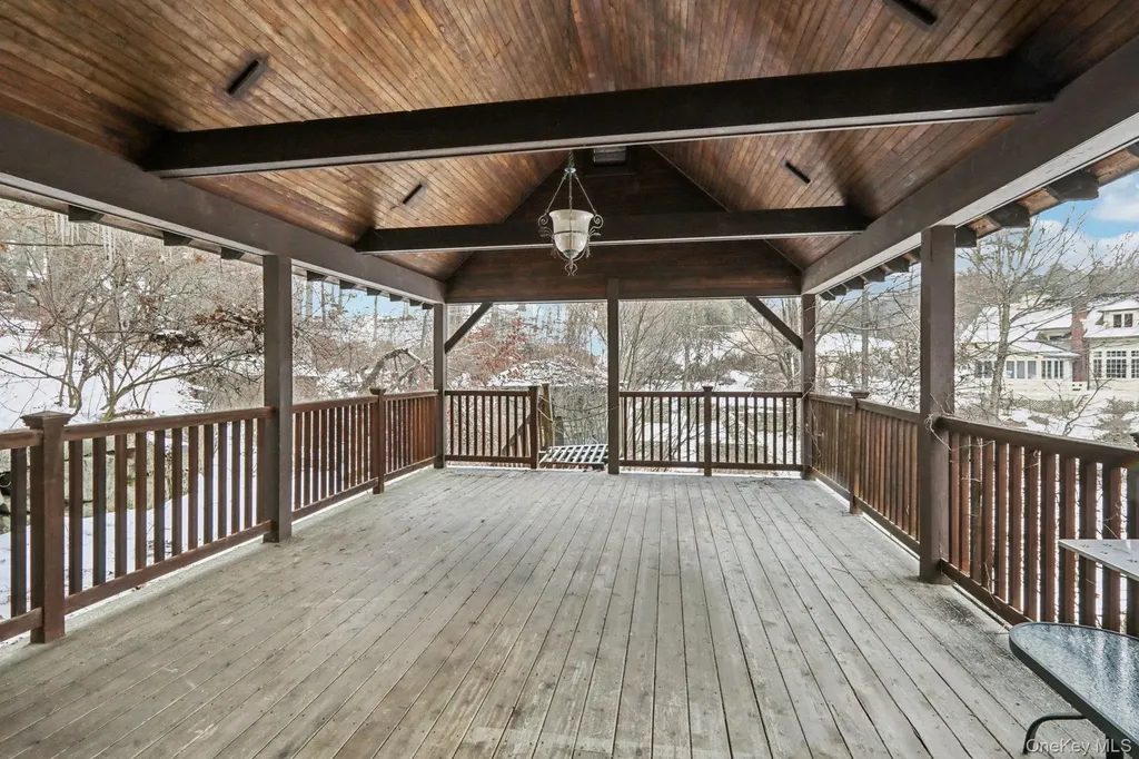 32 E Lake Stable Road Tuxedo Park NY 10987