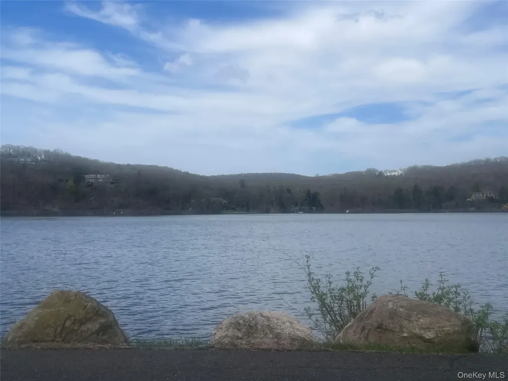 32 E Lake Stable Road Tuxedo Park NY 10987