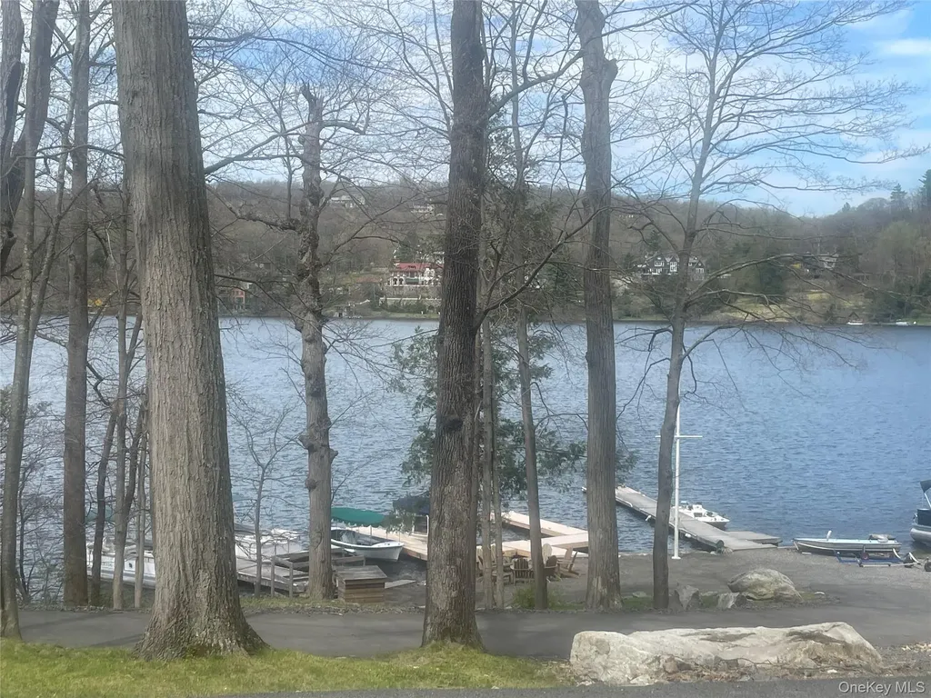 32 E Lake Stable Road Tuxedo Park NY 10987