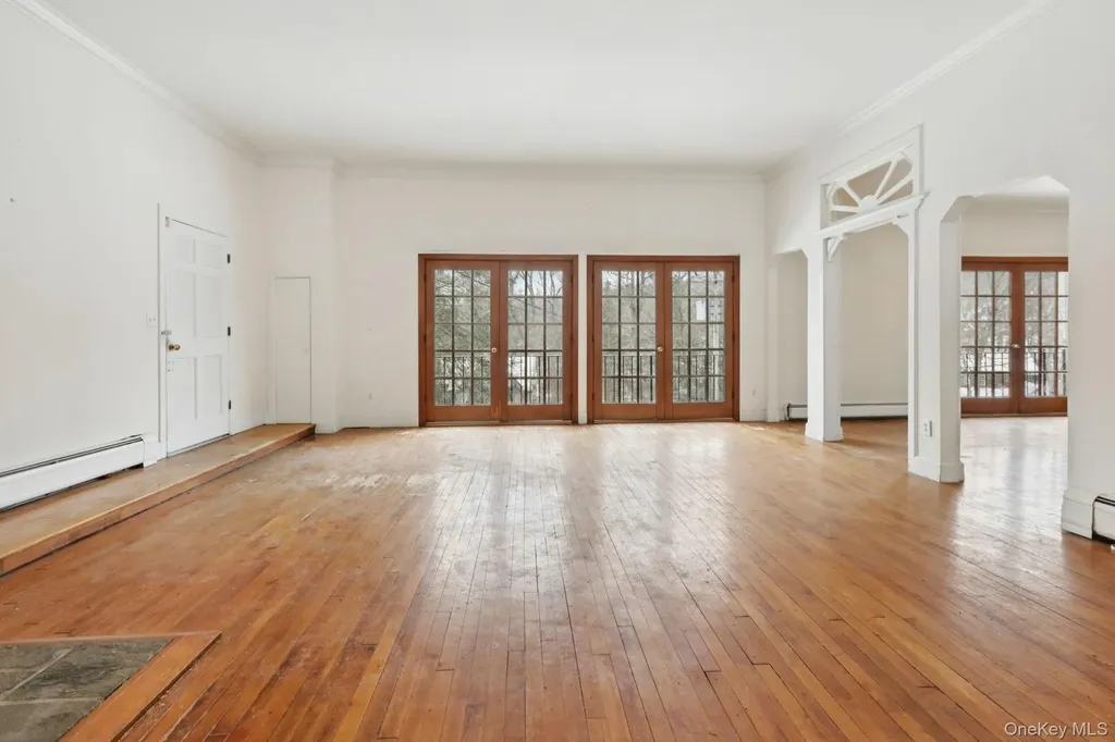 32 E Lake Stable Road Tuxedo Park NY 10987