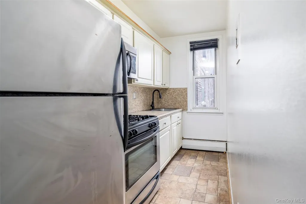30 Daley Place Lynbrook NY 11563