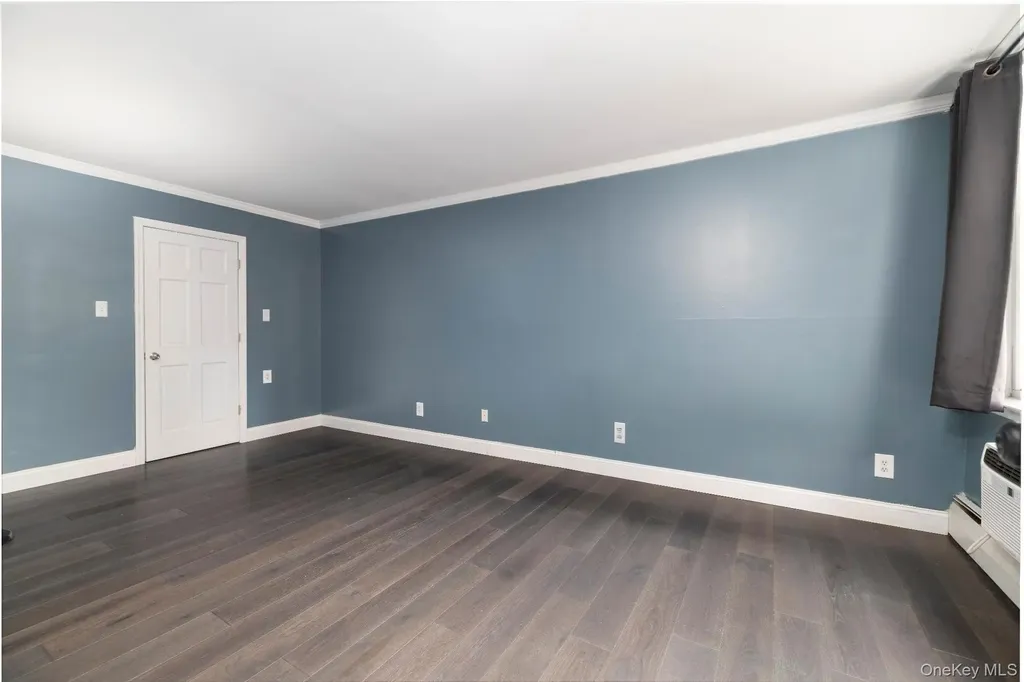 30 Daley Place Lynbrook NY 11563