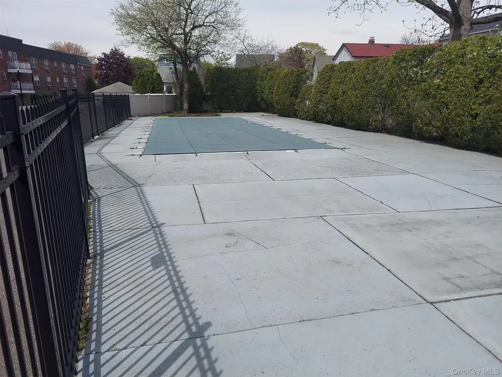 30 Daley Place Lynbrook NY 11563