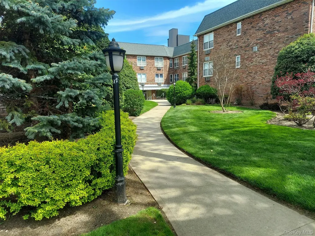 30 Daley Place Lynbrook NY 11563