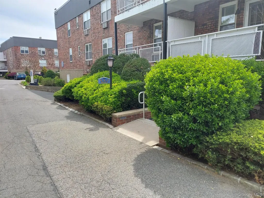 30 Daley Place Lynbrook NY 11563