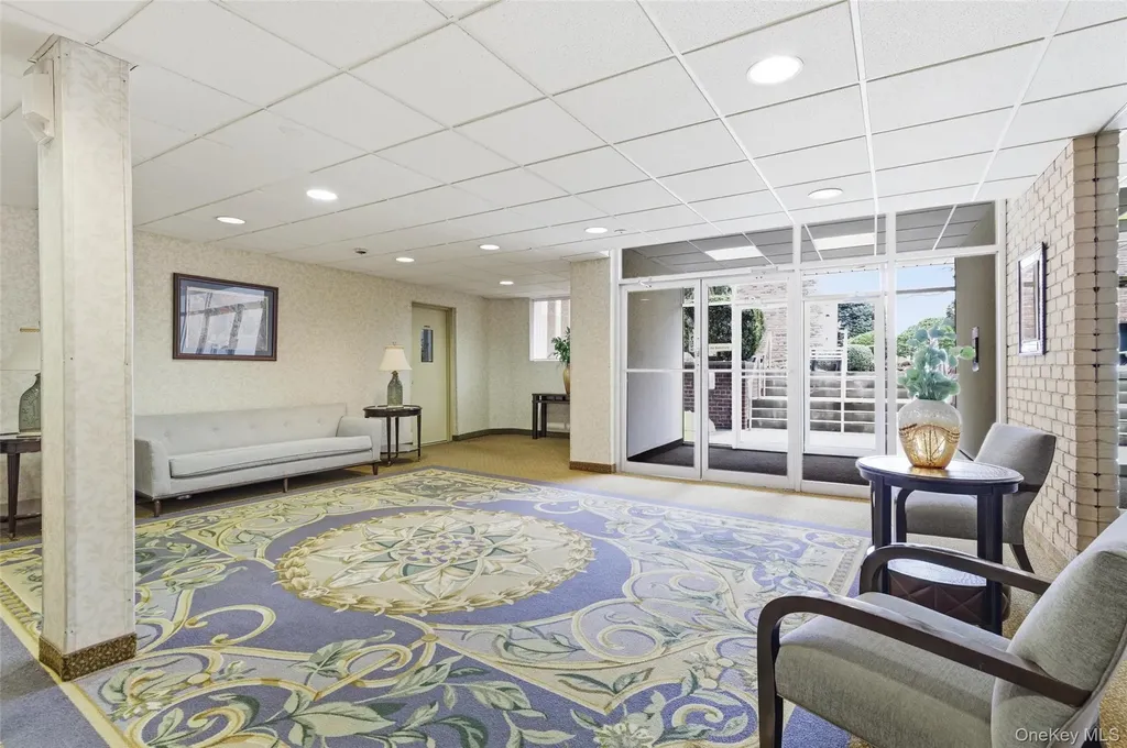30 Daley Place Lynbrook NY 11563