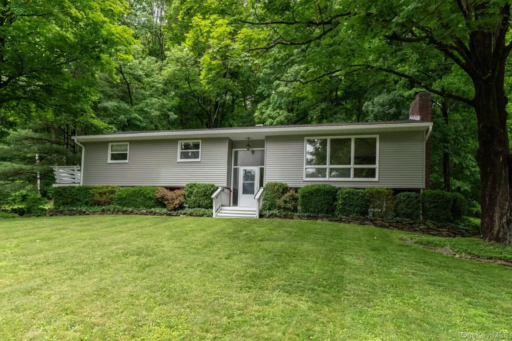 41 Mountain Drive Pleasant Valley NY 12569