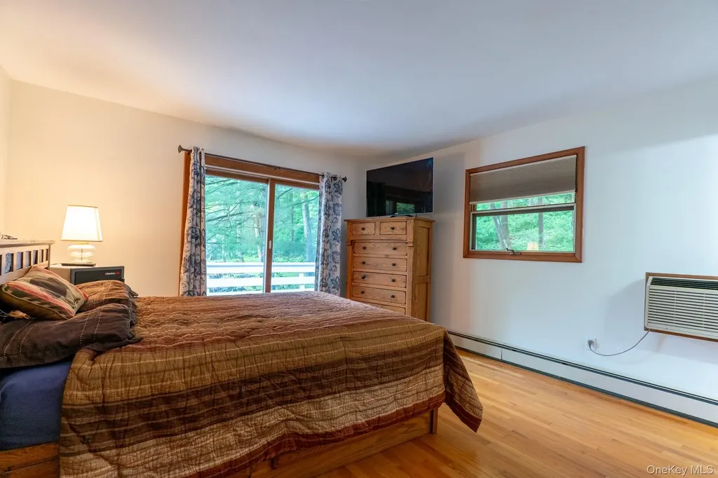 41 Mountain Drive Pleasant Valley NY 12569