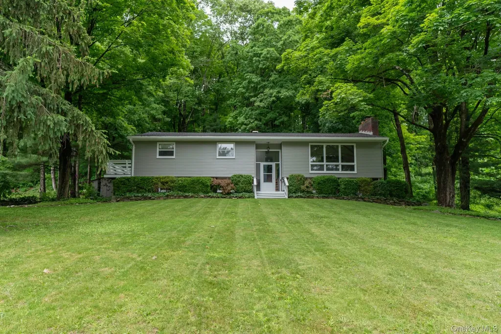 41 Mountain Drive Pleasant Valley NY 12569