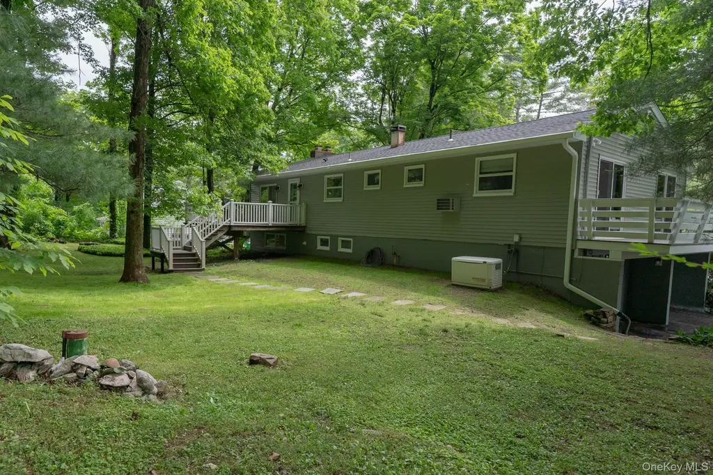 41 Mountain Drive Pleasant Valley NY 12569
