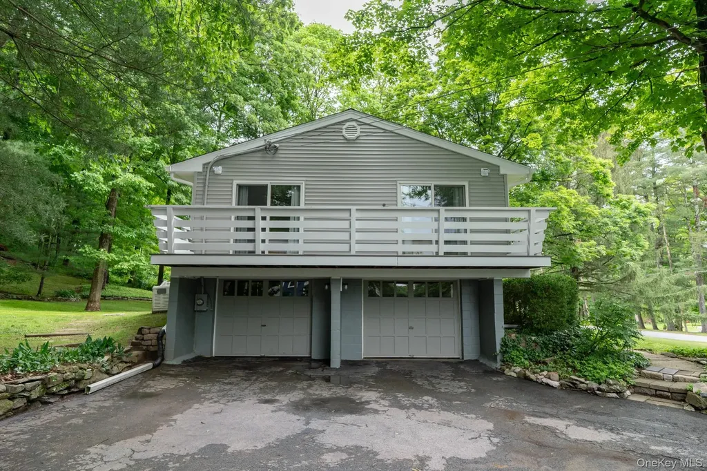 41 Mountain Drive Pleasant Valley NY 12569