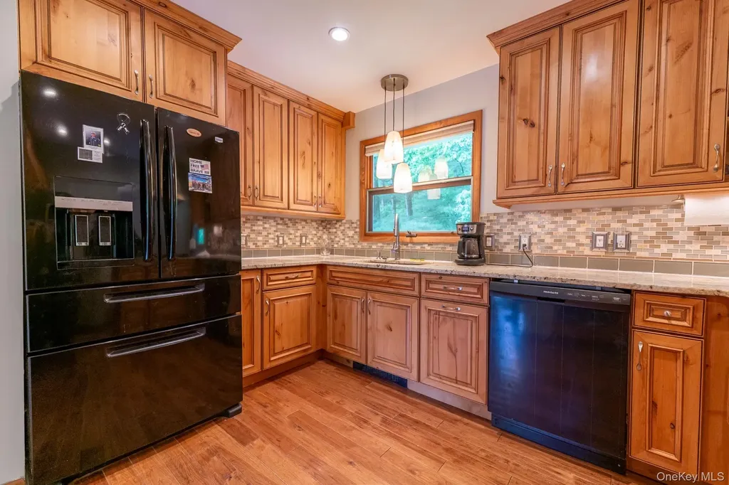 41 Mountain Drive Pleasant Valley NY 12569