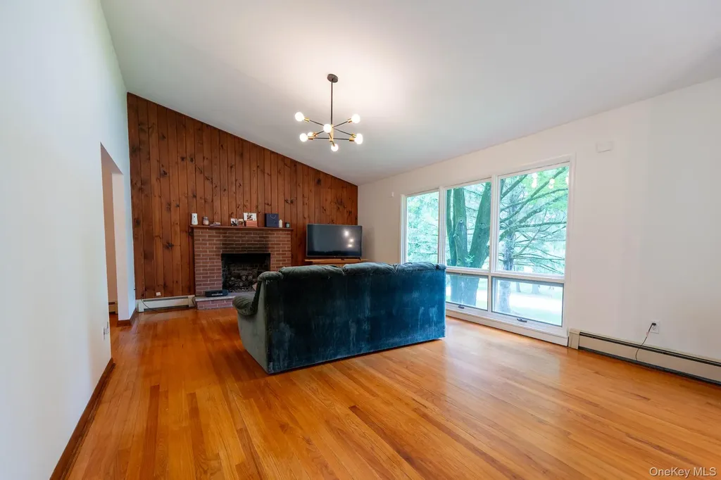 41 Mountain Drive Pleasant Valley NY 12569