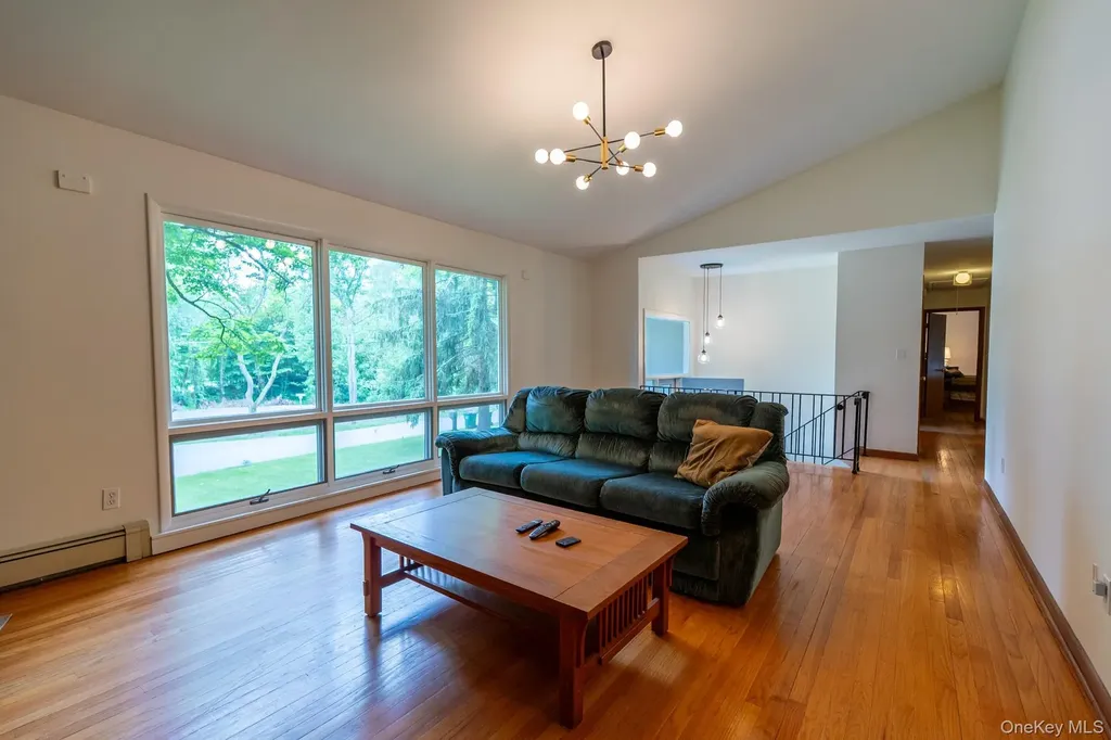 41 Mountain Drive Pleasant Valley NY 12569