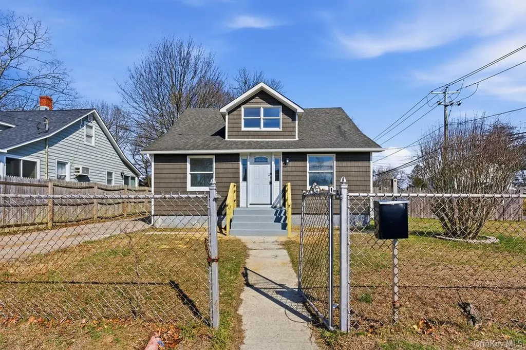173 Ferndale Boulevard Islip NY 11751