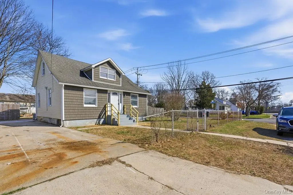 173 Ferndale Boulevard Islip NY 11751