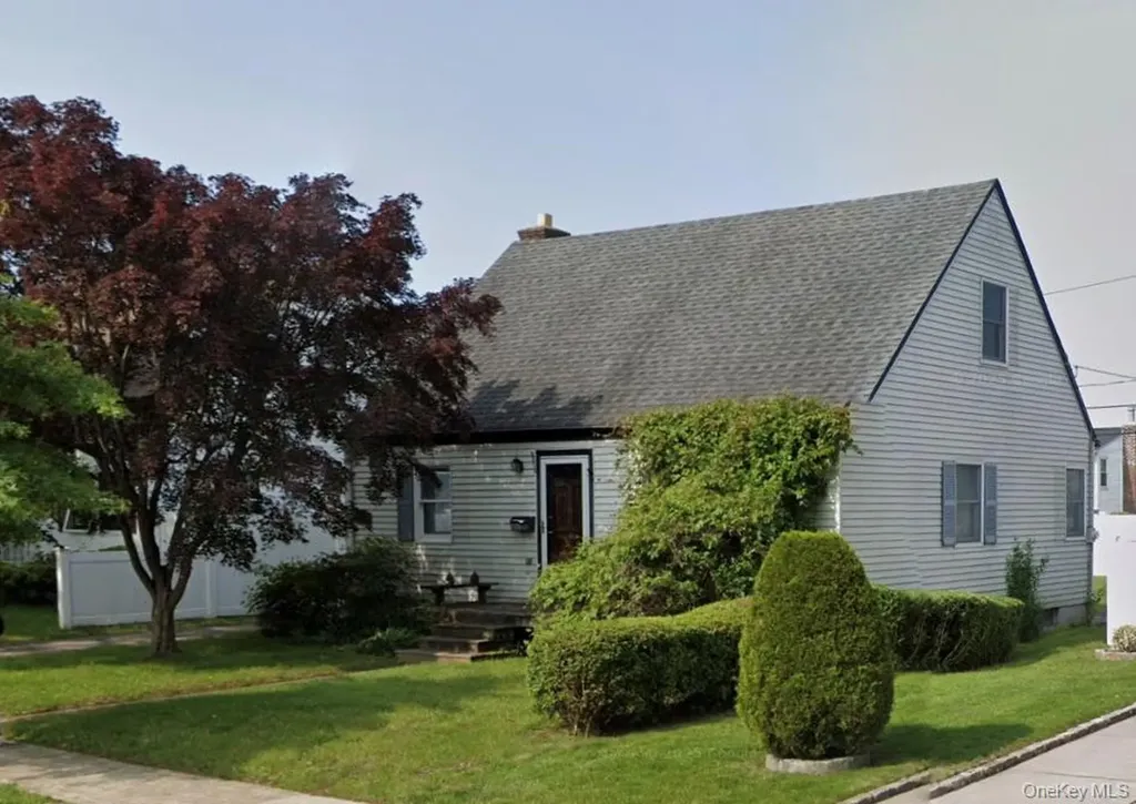 222 Cornwell Avenue Williston Park NY 11950