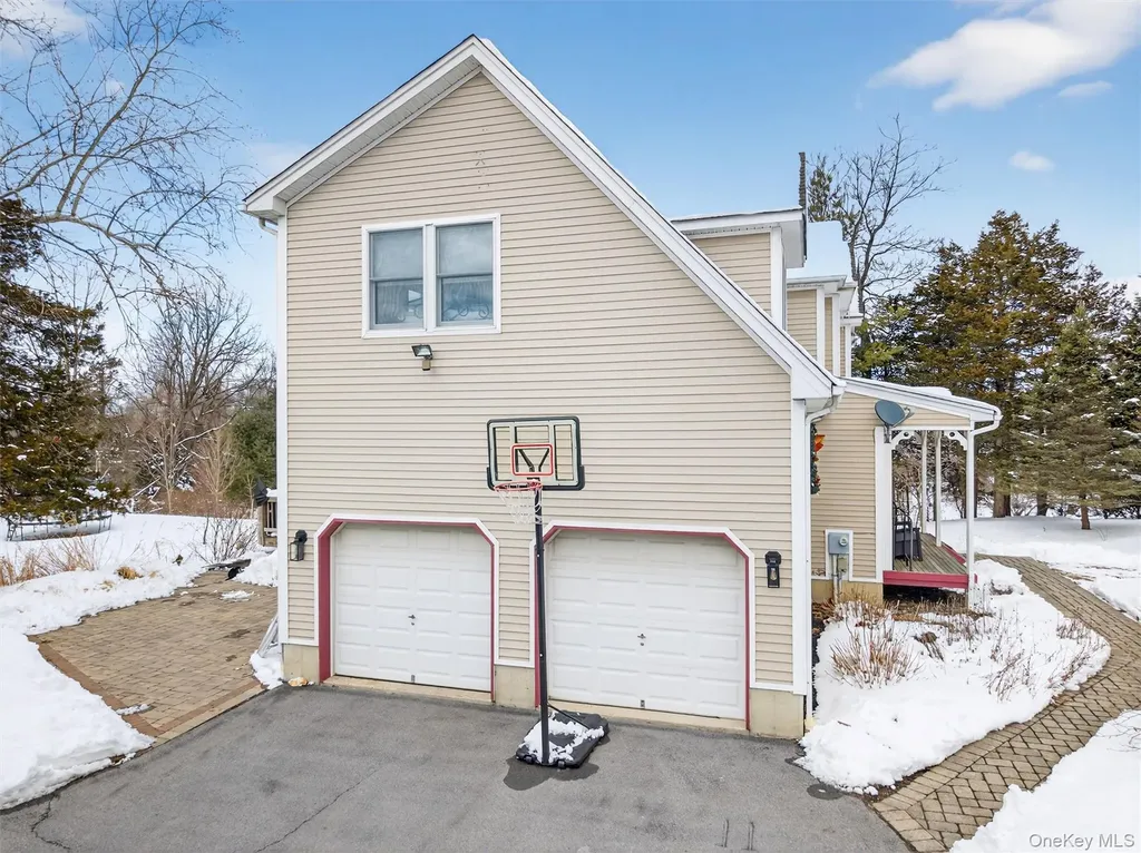 72 Coppergate Lane Warwick NY 10990