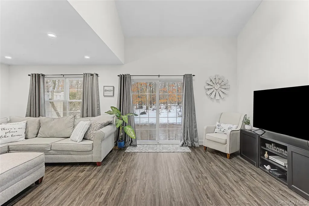 168 Gothic Circle Manorville NY 11949