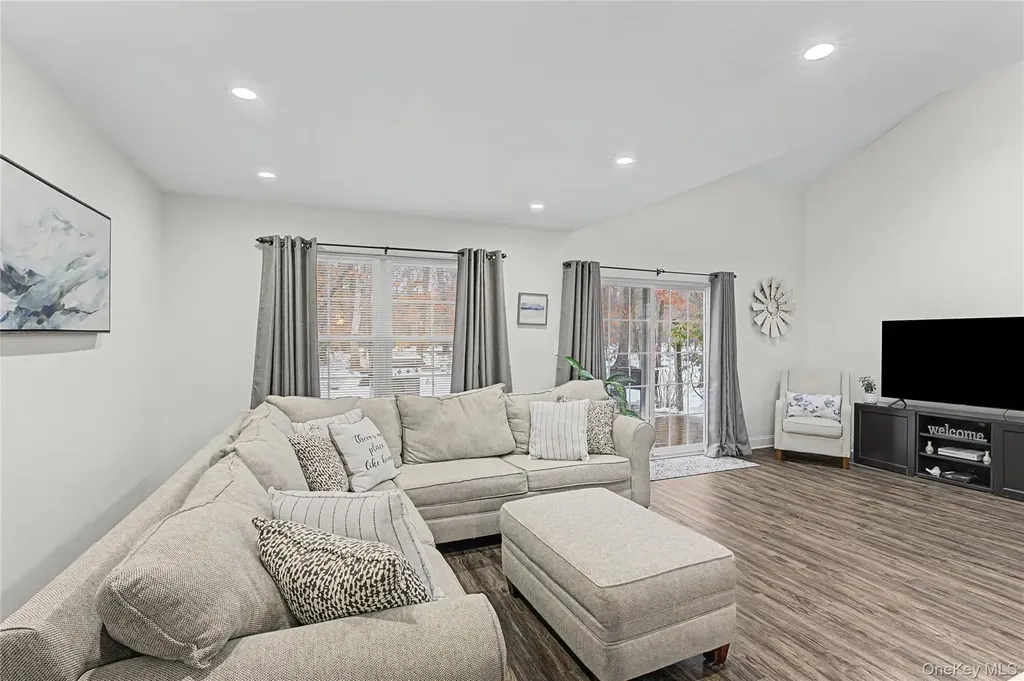 168 Gothic Circle Manorville NY 11949