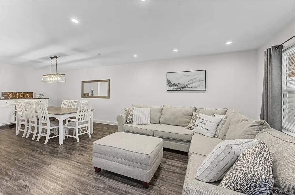 168 Gothic Circle Manorville NY 11949