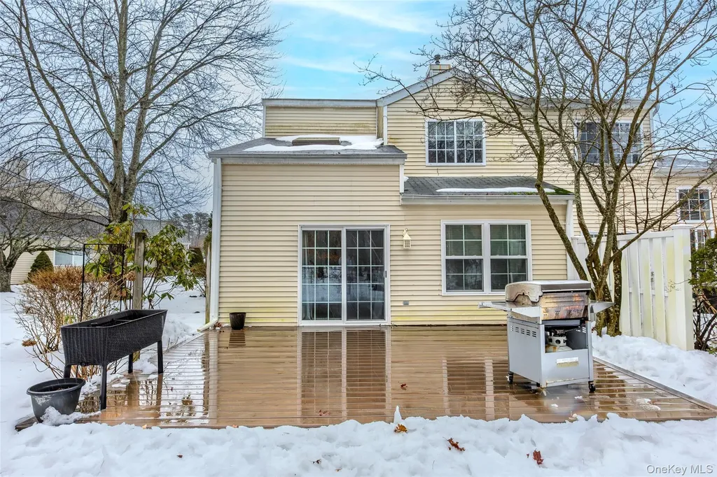 168 Gothic Circle Manorville NY 11949