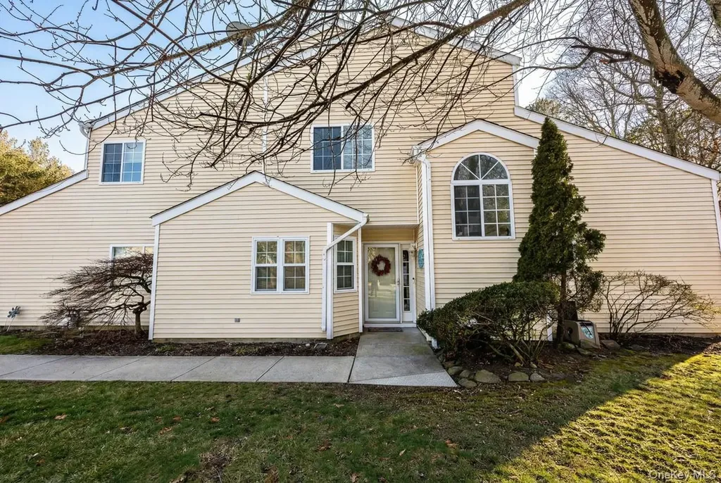 168 Gothic Circle Manorville NY 11949