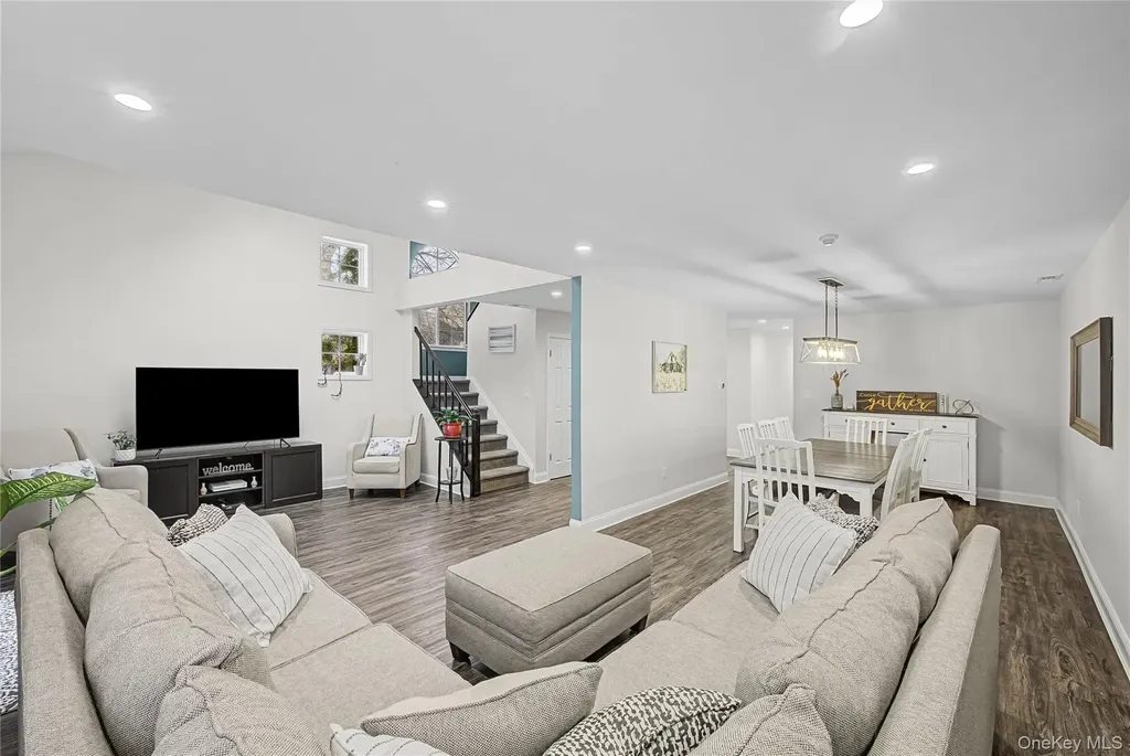 168 Gothic Circle Manorville NY 11949