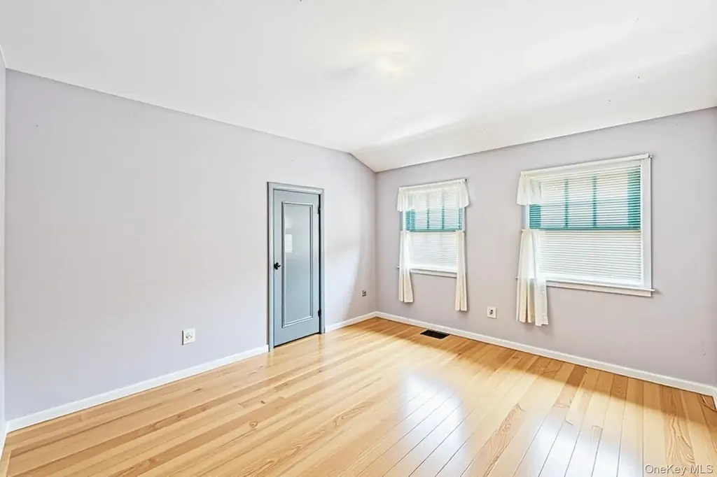 3259 Union Boulevard East Islip NY 11730