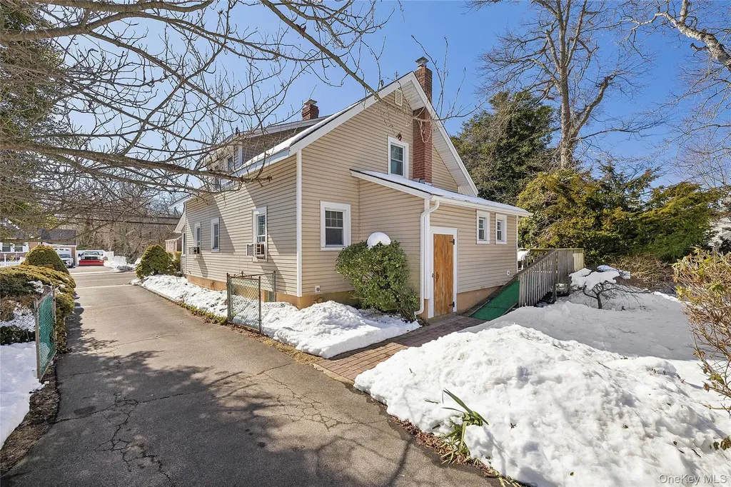 3259 Union Boulevard East Islip NY 11730