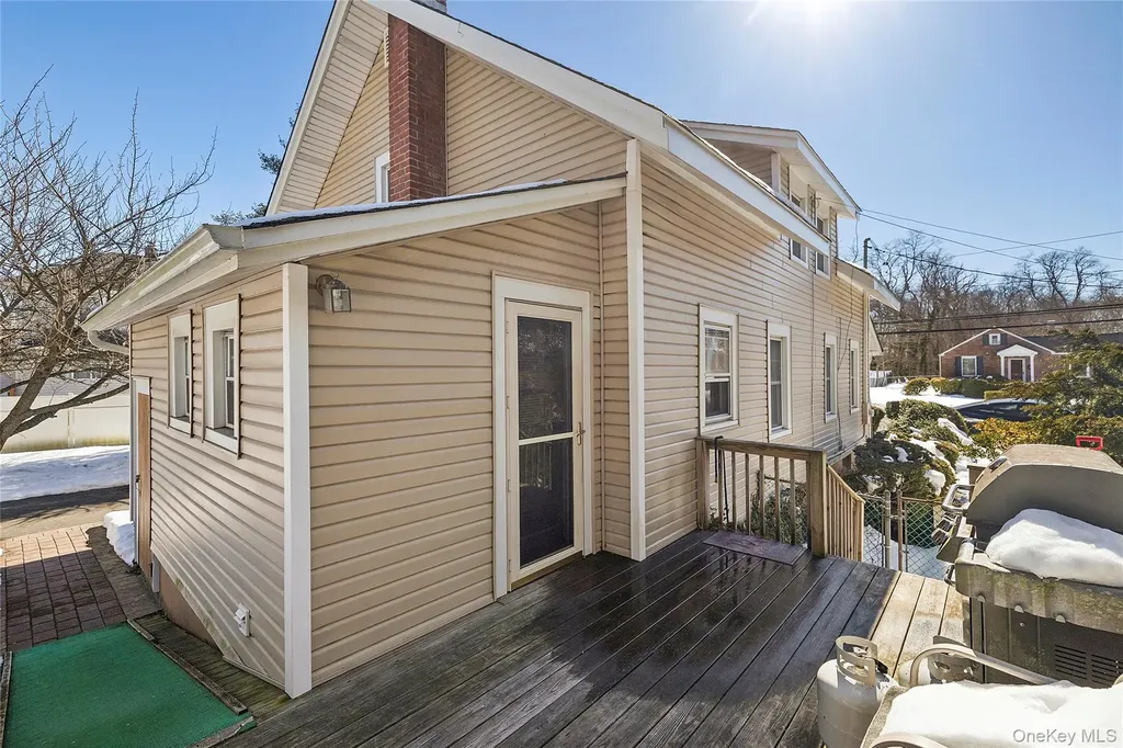 3259 Union Boulevard East Islip NY 11730
