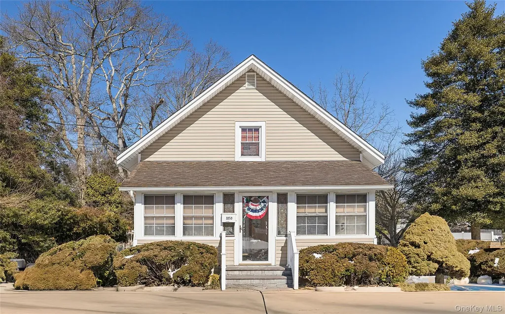 3259 Union Boulevard East Islip NY 11730