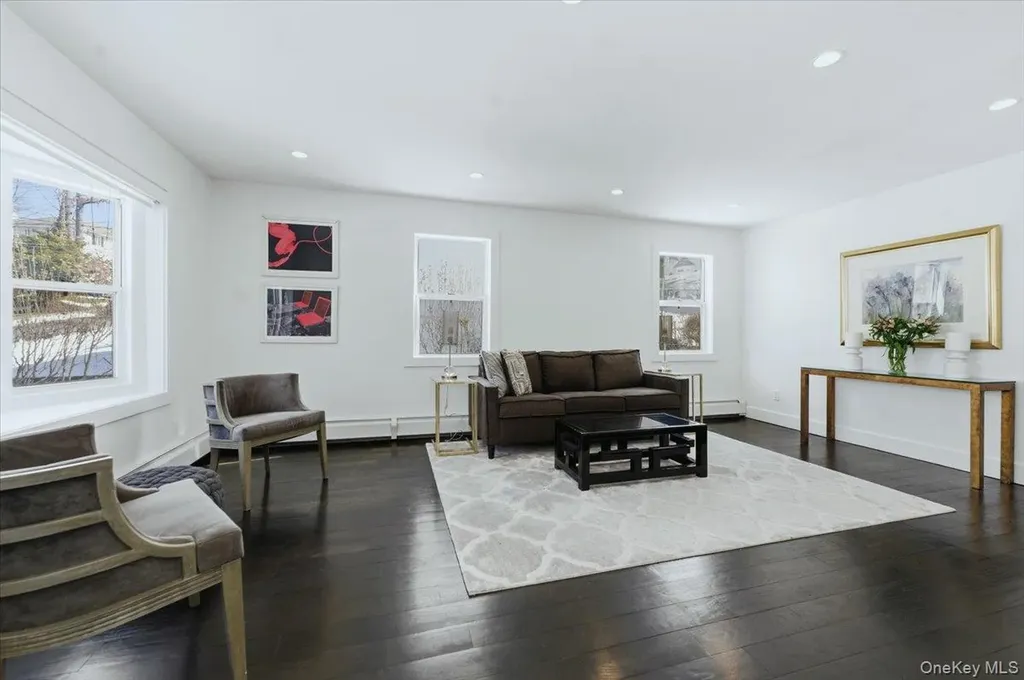 4 Lawrence Place Pelham NY 10803