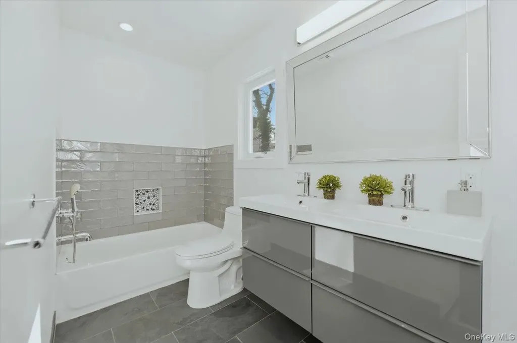 4 Lawrence Place Pelham NY 10803