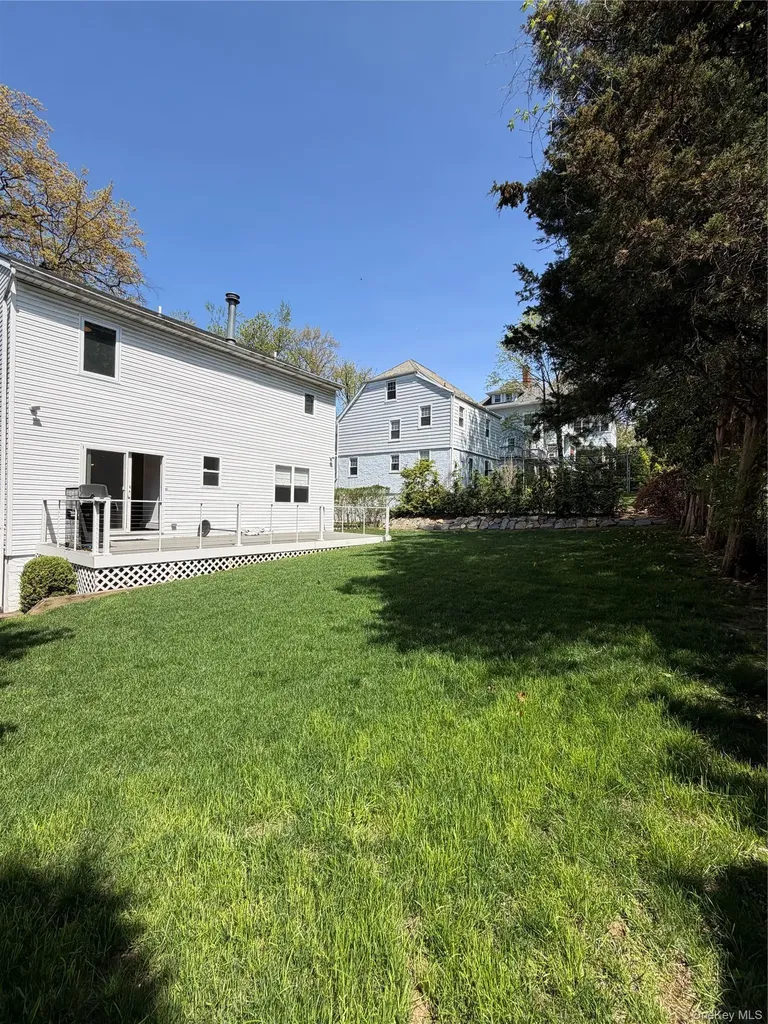 4 Lawrence Place Pelham NY 10803