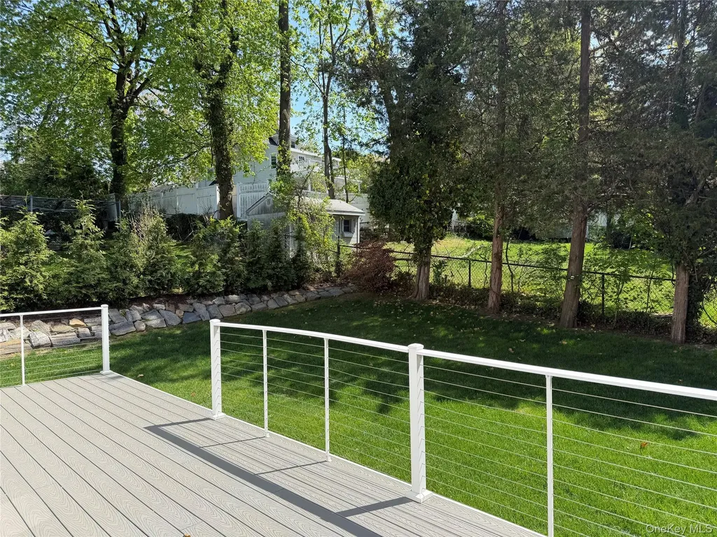 4 Lawrence Place Pelham NY 10803