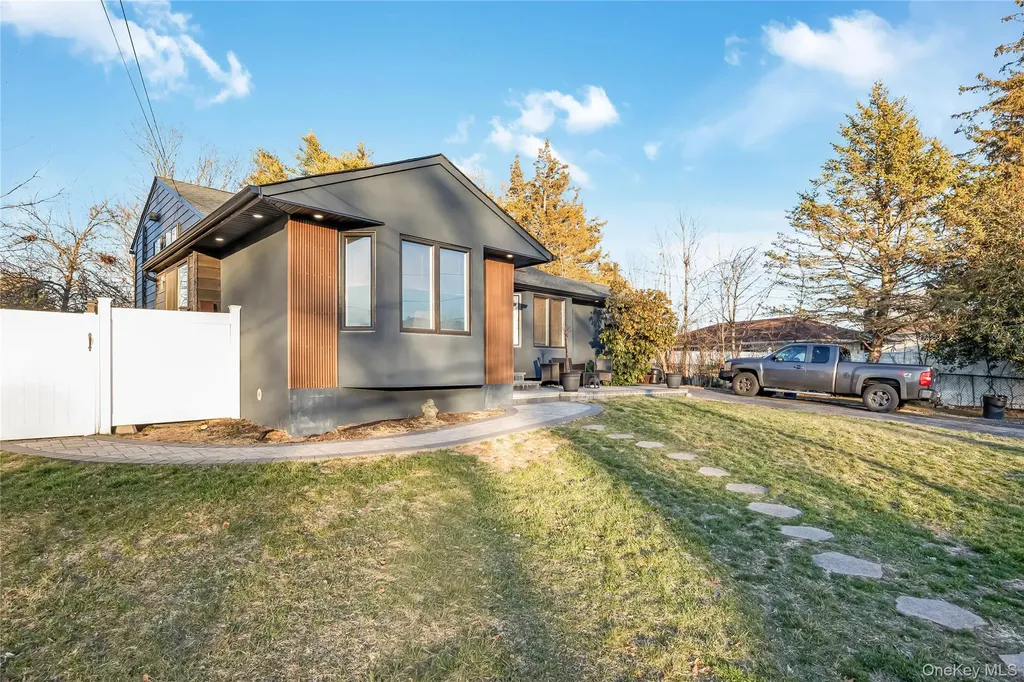 35 Crossway Drive Deer Park NY 11729