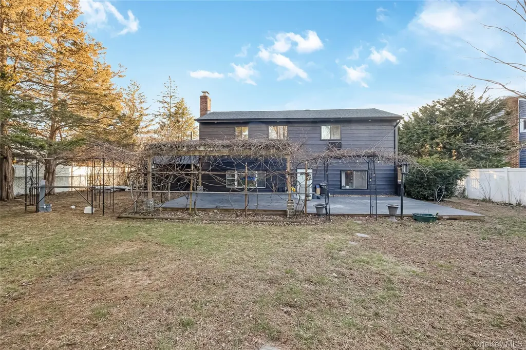 35 Crossway Drive Deer Park NY 11729