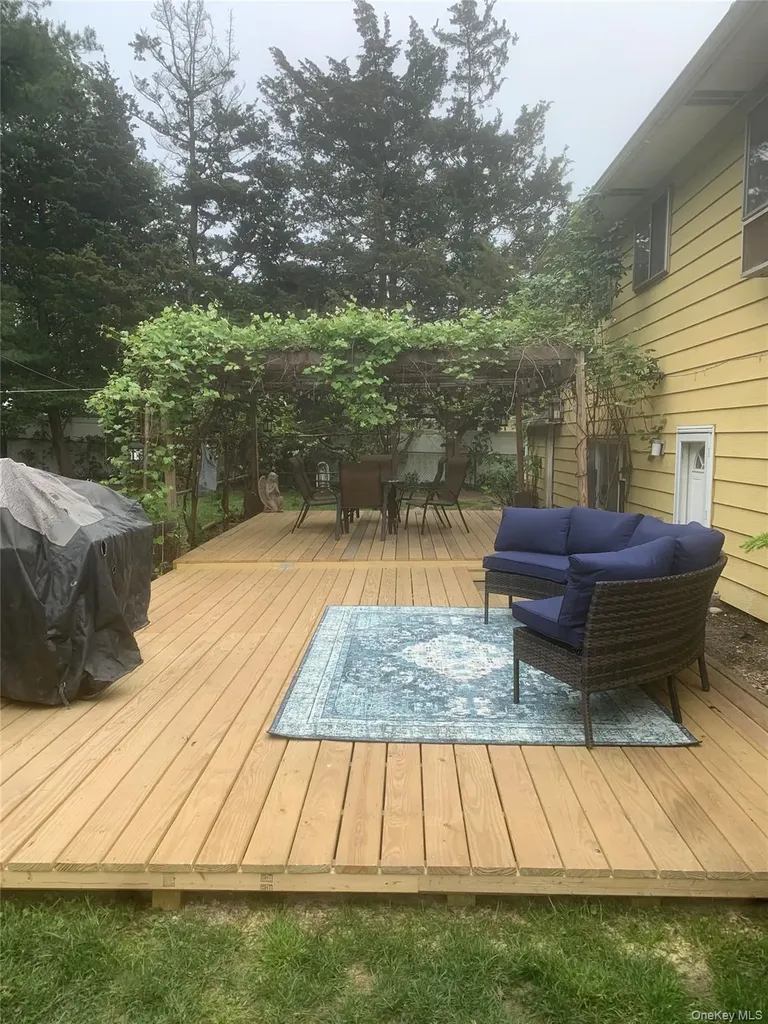 35 Crossway Drive Deer Park NY 11729