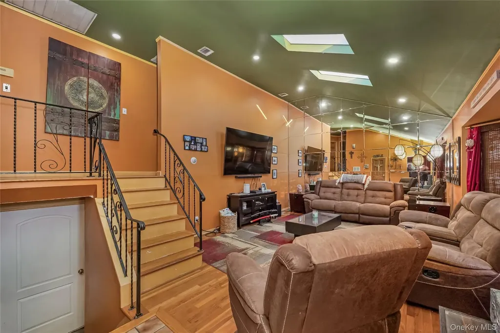 35 Crossway Drive Deer Park NY 11729